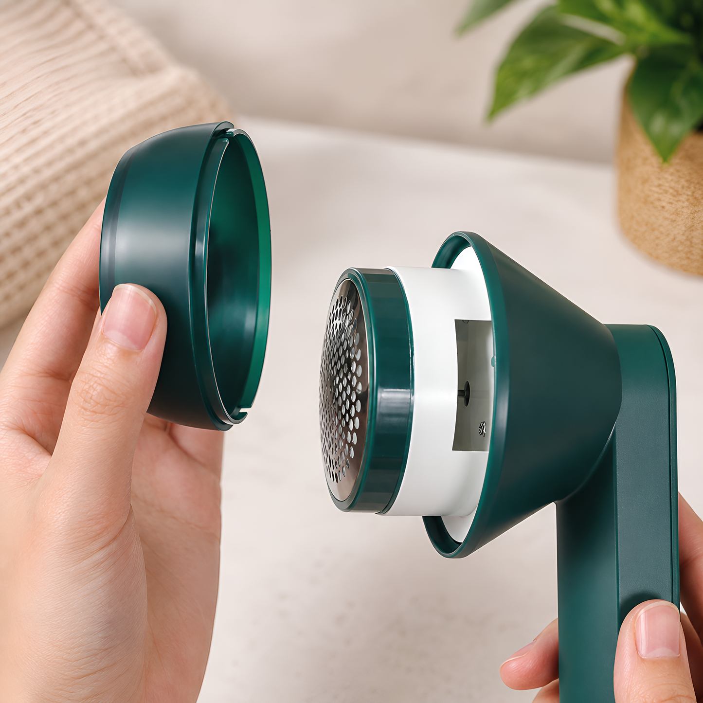 Rechargeable Electric Lint Remover – Fabric Shaver for Clothes, Sweaters & Upholstery
